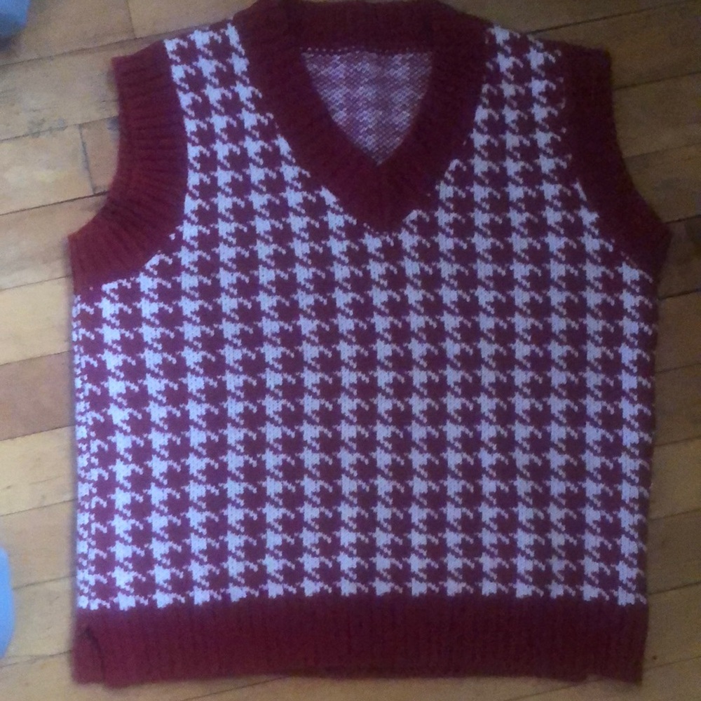 red and white houndstooth pattern sweater vest